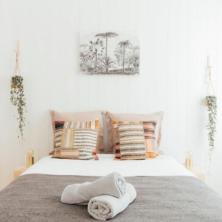 Апартаменты Coachella Vintage Chic In The Heart Of St Charles Биарриц Экстерьер фото